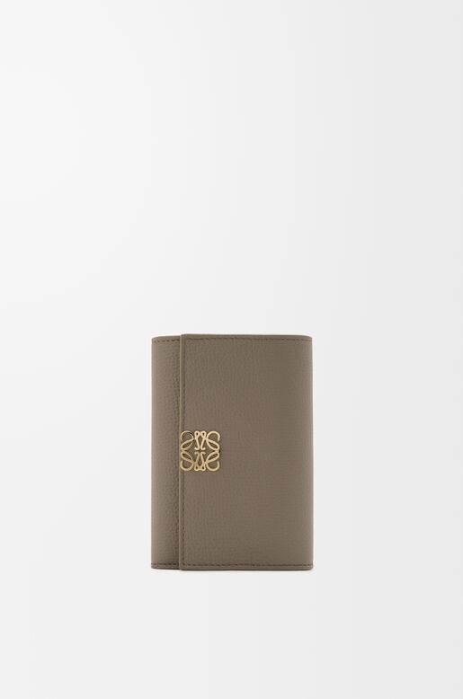 Anagram small vertical wallet in pebble grained calfskin, , hi-res