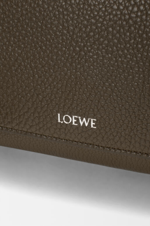 Small Pebble messenger bag in supple grained calfskin, , hi-res