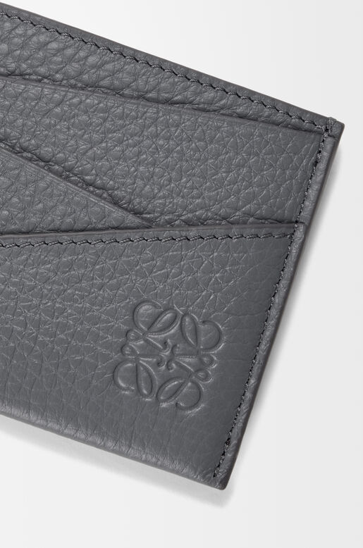 Puzzle Edge plain cardholder in supple grained calfskin, , hi-res